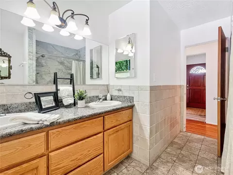 Bath - 2116 Cascade Way, Longview, WA 98632 photo 1 of 3
