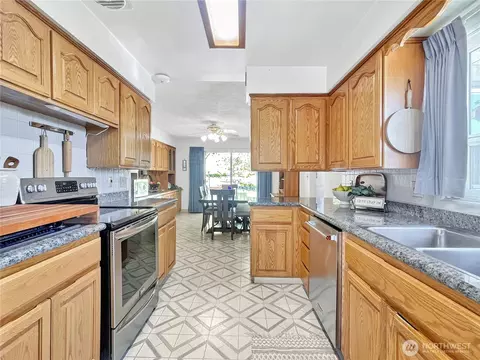 Kitchen - 2116 Cascade Way, Longview, WA 98632 photo 1 of 1