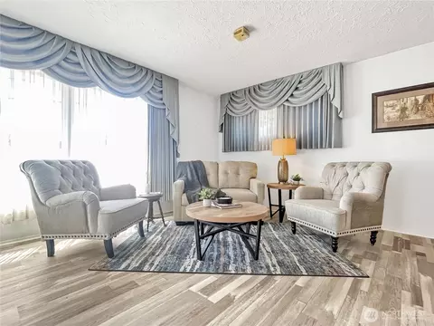 Living - 2116 Cascade Way, Longview, WA 98632 photo 3 of 5