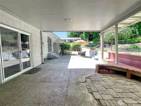 Exterior - 2116 Cascade Way, Longview, WA 98632 photo 4 of 7