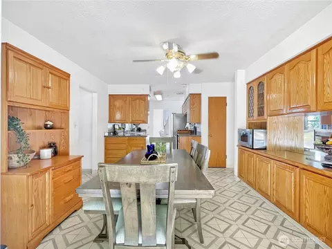 Dining - 2116 Cascade Way, Longview, WA 98632 photo 2 of 2