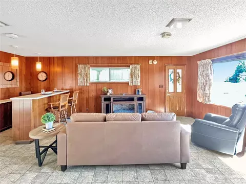 Living - 2116 Cascade Way, Longview, WA 98632 photo 4 of 5