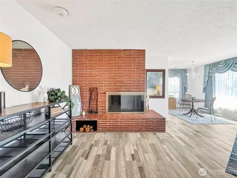 Living - 2116 Cascade Way, Longview, WA 98632 photo 1 of 5