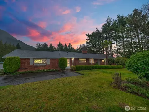 42811 SE 120th St, North Bend, WA 98045
