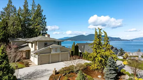 4612 Cypress Dr, Anacortes, WA 98221