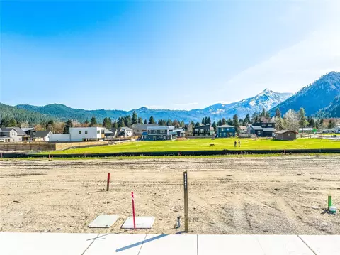 121 Alpenglow Dr, Leavenworth, WA 98826