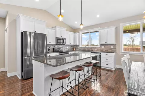Kitchen - 715 Red Maple Loop, Everson, WA 98247 photo 2 of 5