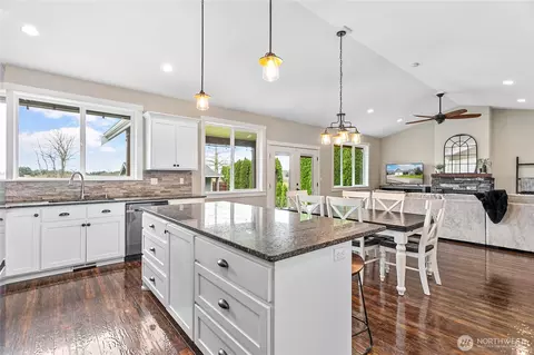 Kitchen - 715 Red Maple Loop, Everson, WA 98247 photo 5 of 5
