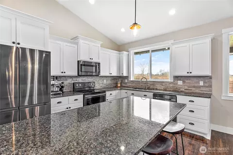 Kitchen - 715 Red Maple Loop, Everson, WA 98247 photo 3 of 5