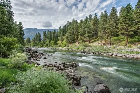 9864 E Leavenworth Rd, Leavenworth, WA 98826