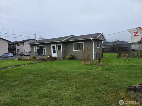 117 J St, Cosmopolis, WA 98537