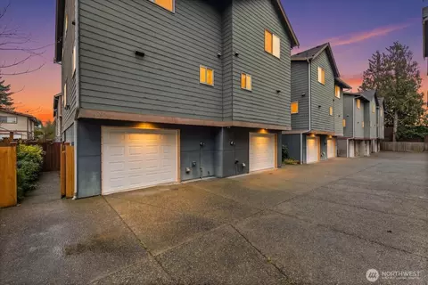 930 N 96th St, Seattle, WA 98103