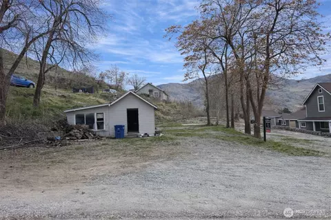 1111 E Allen St, Chelan, WA 98816