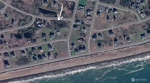 441 W Wind St, Ocean Shores, WA 98569