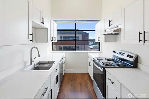 Kitchen - 101 SW 2nd St, Chehalis, WA 98532 photo 1 of 2