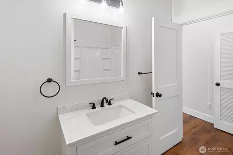 Bath - 101 SW 2nd St, Chehalis, WA 98532 photo 2 of 4