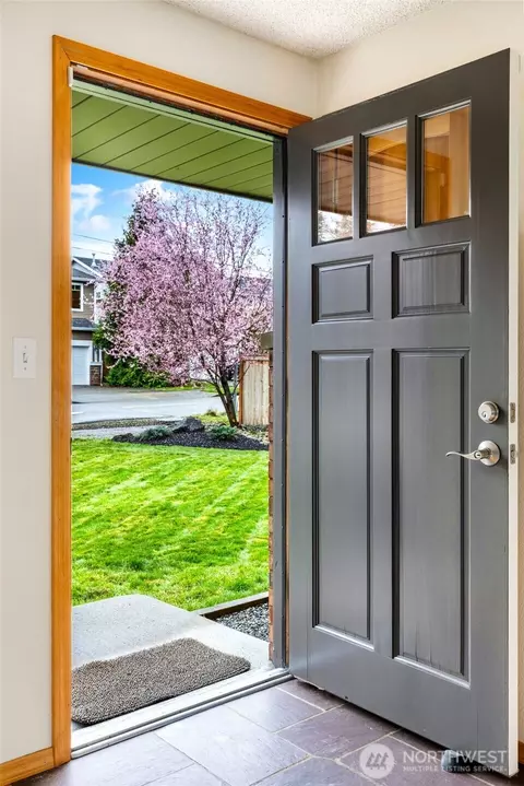 Entry Way - 419 124th St SE, Everett, WA 98208 photo 1 of 1