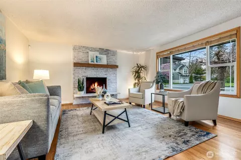 Living - 419 124th St SE, Everett, WA 98208 photo 5 of 6