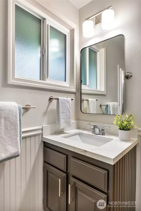 Bath - 419 124th St SE, Everett, WA 98208 photo 3 of 4