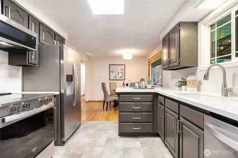 Kitchen - 419 124th St SE, Everett, WA 98208 photo 3 of 3