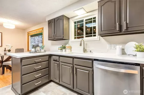Kitchen - 419 124th St SE, Everett, WA 98208 photo 2 of 3