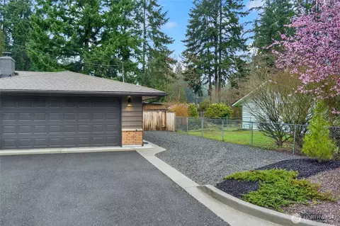 Exterior - 419 124th St SE, Everett, WA 98208 photo 5 of 11