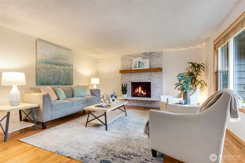 Living - 419 124th St SE, Everett, WA 98208 photo 3 of 6