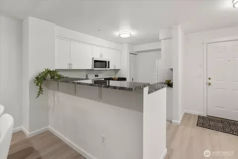 Kitchen - 2009 196th St SE #E303, Bothell, WA 98012 photo 1 of 5