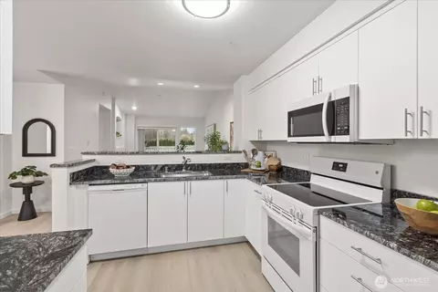 Kitchen - 2009 196th St SE #E303, Bothell, WA 98012 photo 5 of 5