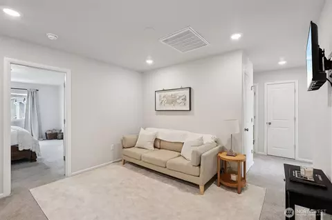 Entry Way - 1423 Cascade St, Sultan, WA 98294 photo 6 of 8