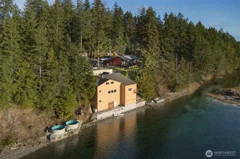 9930 Misery Point Rd NW, Seabeck, WA 98380