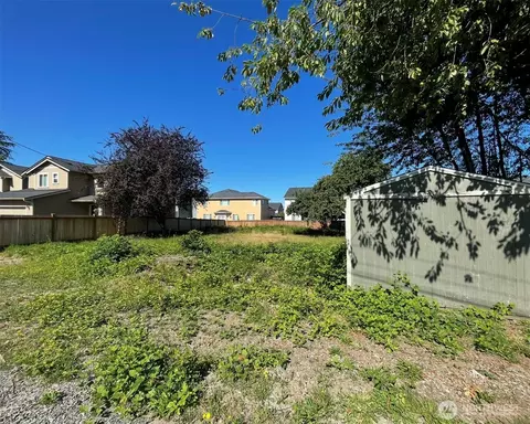 3828 Lincoln Way #B & C, Lynnwood, WA 98087