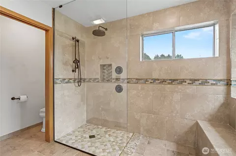 Bath - 5510 151st Pl SE, Everett, WA 98208 photo 3 of 4