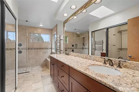 Bath - 5510 151st Pl SE, Everett, WA 98208 photo 2 of 4
