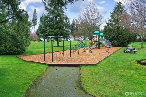 View/Area - 5510 151st Pl SE, Everett, WA 98208 photo 2 of 2