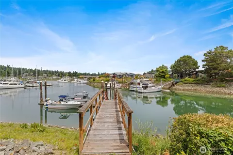 880 Shoshone Dr, La Conner, WA 98257