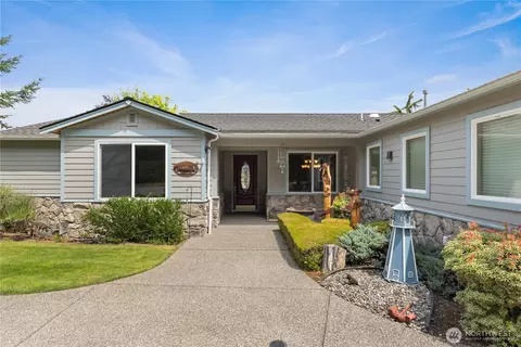 880 Shoshone Dr, La Conner, WA 98257