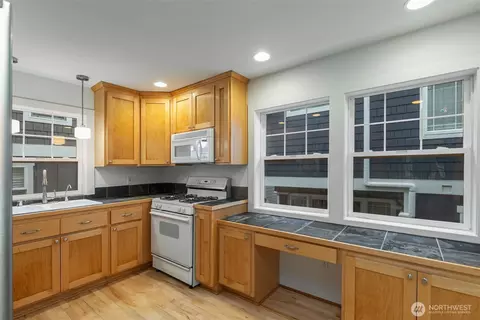 910 N 74th St, Seattle, WA 98103 photo 13