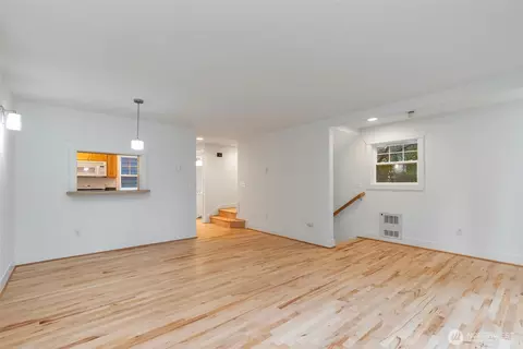 910 N 74th St, Seattle, WA 98103 photo 12