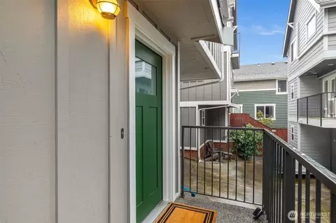 910 N 74th St, Seattle, WA 98103 photo 4