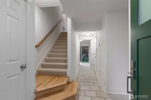 910 N 74th St, Seattle, WA 98103 photo 5