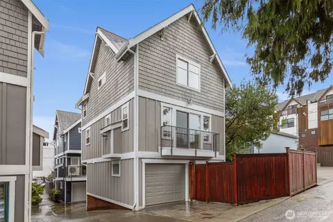 910 N 74th St, Seattle, WA 98103 photo 2