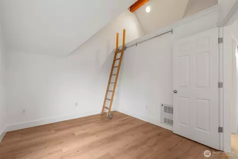 910 N 74th St, Seattle, WA 98103 photo 19