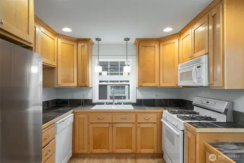 910 N 74th St, Seattle, WA 98103 photo 14