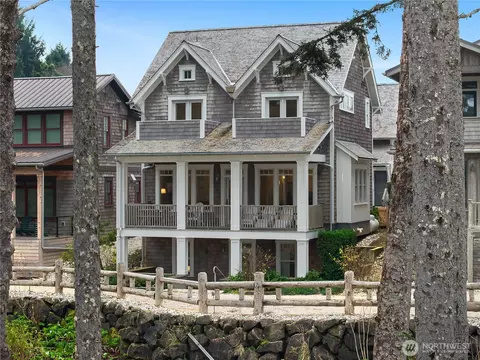 21 N Glen Ln, Pacific Beach, WA 98571