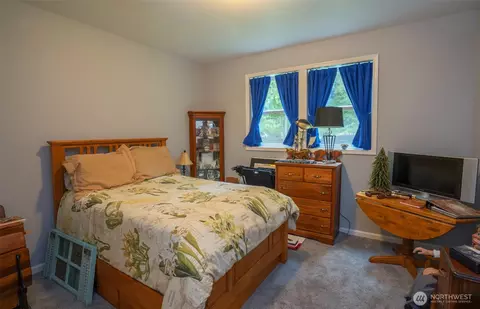 Bedroom - 72 Doe Pl, Sequim, WA 98382 photo 2 of 2