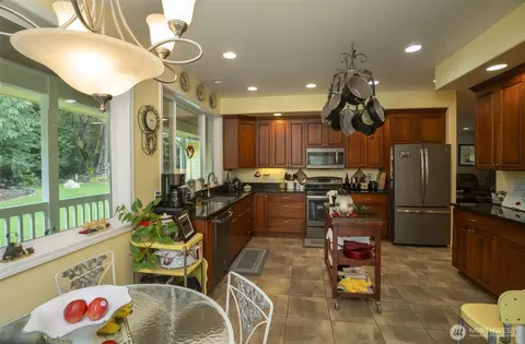 Kitchen - 72 Doe Pl, Sequim, WA 98382 photo 4 of 5