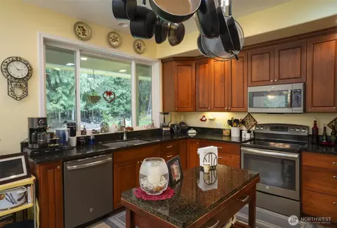 Kitchen - 72 Doe Pl, Sequim, WA 98382 photo 2 of 5