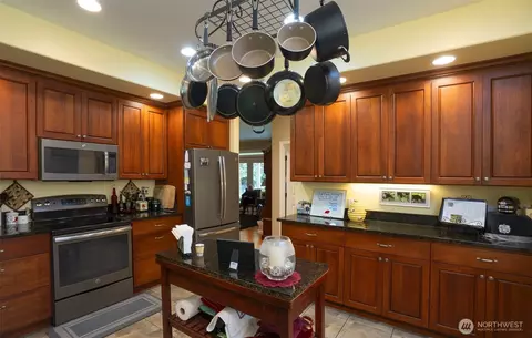 Kitchen - 72 Doe Pl, Sequim, WA 98382 photo 3 of 5