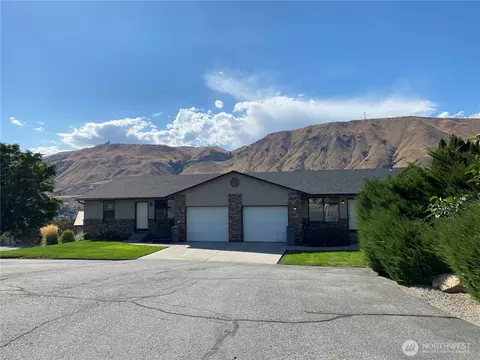 982 Highline Dr, East Wenatchee, WA 98802